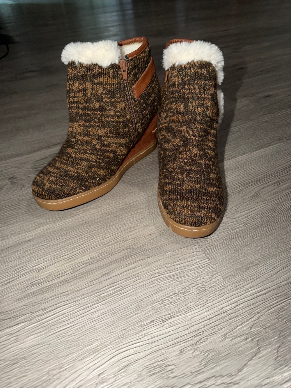 Muk Luks Cozy Brown Faux Fur Knitted Heeled Ankle Booties  Sz  10 NWOT